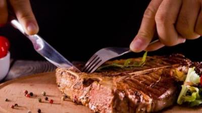 هل تزيد اللحوم الحمراء من مخاطر الإصابة بأمراض القلب؟