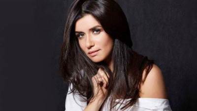 شاهد رقص غادة عادل وحسن الرداد بكواليس مسرحية "في نص الليل"