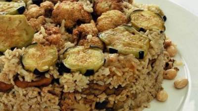 طريقة عمل مقلوبة القرنبيط والباذنجان