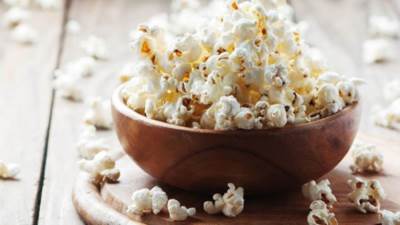 تعرف على فوائد تناول الفشار في الشتاء 