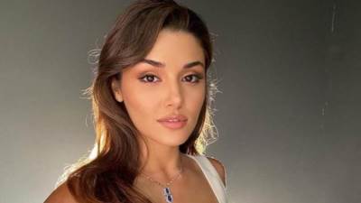 هاندا أرتشيل تتألق بإطلالة ساحرة و مكياج جذاب 