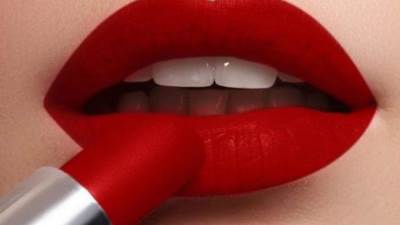 نصائح لجعل أحمر الشفاه يدوم لأطول فترة ممكنة