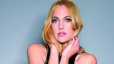 مريم أوزرلي وابنتها تخطفان الأنظار في أحدث ظهور