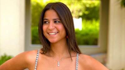 دينا داش تتخطف الانظار بجزر المالديف