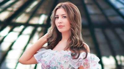 شاهد .. جنات مع زوجها بتيشرت منتخبي مصر والمغرب