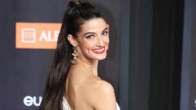 بالأحمر الناري والوردي .. تارا عماد تجذب الأنظار في أحدث ظهور لها