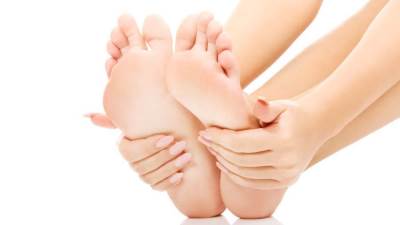 وصفات طبيعية لترطيب الكعبين فى المنزل .. جربيها