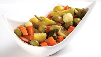 احذر .. تناول المخللات بكثرة يصيبك بهذه الامراض