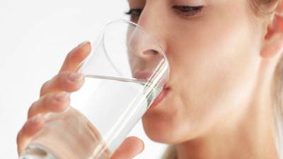 كيف تحافظ على رطوبة جسمك طوال اليوم