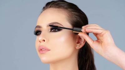 احذري .. أضرار الماسكرا ضد الماء على صحة العين 