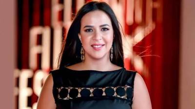 إيمي سمير غانم تبرز جمالها بدون مكياچ