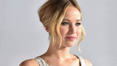 شاهد .. رشاقة وأناقة جينيفر لورانس فى أول ظهور بعد الولادة 