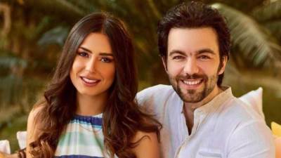 ريهام أيمن وشريف رمزي يخطفان الأنظار من المالديف