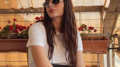 هنادي مهنا تكشف عن صور والدتها الفرنسية في عيد الأم