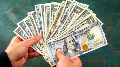 بالصور.. أمريكية تجد مفاجأة بعد شراء حقيبة يد مستعملة