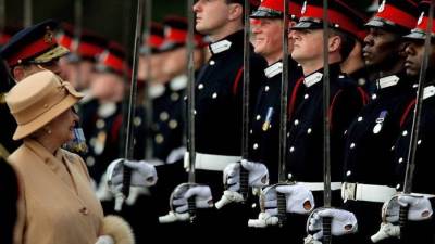 منع الأمير هاري من ارتداء الزي العسكري خلال جنازة جدته.. فما السبب؟