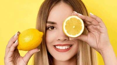 هل وضع الليمون على البشرة يفيدها أم يتسبب في إضرارها؟