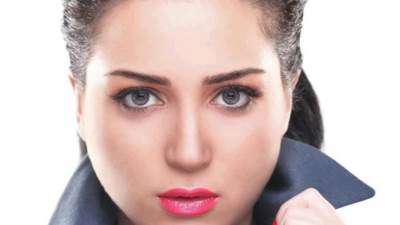 مي عز الدين تعلن عن مسابقة.. والجائزة فستان فيلم عمر وسلمى
