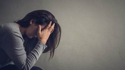 كيف يؤثر الحزن عليكِ جسديًّا ونفسيًّا؟