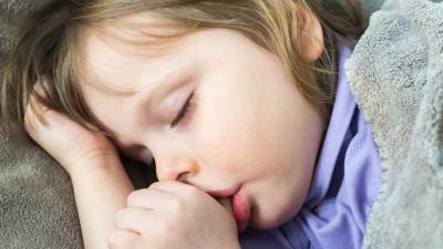  كيف تتخلصين من عادة مص الأصابع عند طفلك؟