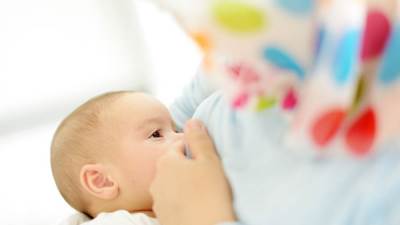 كيف تعرفين أن حليب الثدي غير مشبع لطفلك؟