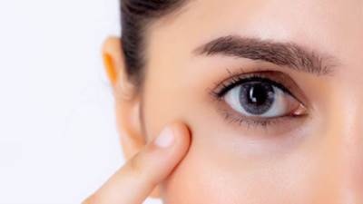 أسباب ظهور الهالات السوداء وطرق منزلية بسيطة جدا لعلاجها