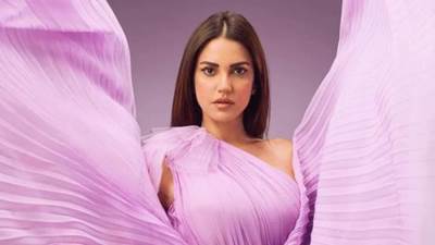 تألّقي بإطلالة درّة الناعمة... هذا سعرها