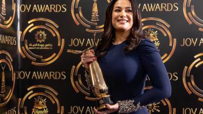 هند صبري تهدي جائزة Joy Awards لزميلاتها: كلنا بننحت في الصخر