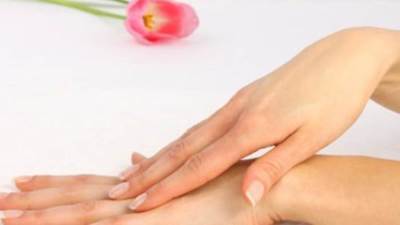 كيف تحمين يديك من ظهور التجاعيد عليها؟