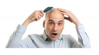 تحذير للرجال.. مشروبات الطاقة والمياه الغازية تؤدي للصلع