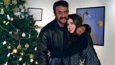 بالصور - مفاجأة من أحمد العوضي لياسمين عبد العزيز في كواليس "ضرب نار"