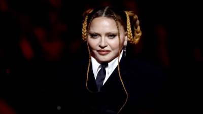 فيديو.. ظهور صادم لمادونا في حفل توزيع جوائز غرامي