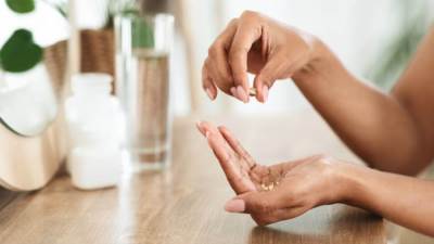 فوائد البيوتين لتعزيز نمو الشعر ومحاربة التقصف والتكسر