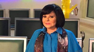 بالفيديو.. إسعاد يونس بالعكاز في ظهورها الإعلامي الأول بعد الجراحة