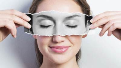 8 مكونات طبيعية فعالة في القضاء على الهالات الداكنة