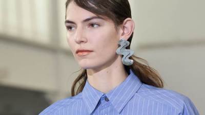 ألوان أحمر شفاه مثالية للشفاه الصغيرة