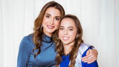 الصور الأولى من ليلة حنّاء الأميرة إيمان.. وهذه هدية الملكة رانيا لها