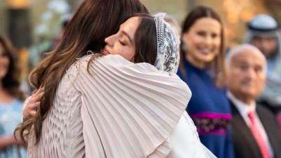 الملكة رانيا تنشر الصور الأولى لزفاف ابنتها الأميرة إيمان