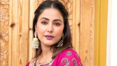 هينا خان تؤدي مناسك العمرة