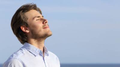 4 أخطاء في التنفس تهدد صحة الرئتين.. نرتكبها يومياً