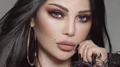 هيفاء وهبي ببدلة مخملية تشبه الروب.. إطلالتها تجاوزت الـ 300 ألف جنيه