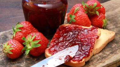 الطريقة الصحيحة لمربى الفراولة