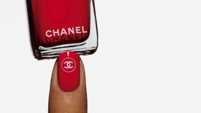 اظهري ألوانك الحقيقية مع مجموعة LE VERNIS 202 من CHANEL