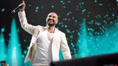  بالصور.. أحمد سعد يشارك في الاحتفال بعقد قران ولي عهد الأردن في إستاد عمان