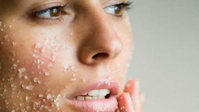  أفضل مقشر للوجه طبيعي منزلي سريع المفعول