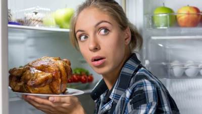 ارتفاع الشهية في ساعات الليل.. أسبابها وطرق التحكم بها