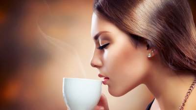 مشروبات تدمّر خلايا البشرة وتُسرّع في ظهور التجاعيد.. تجنّبيها