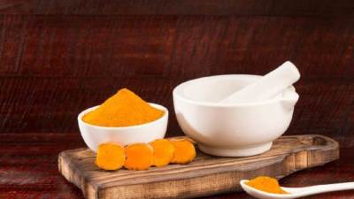جربي ماسك الكركم لتبييض الوجه في 3 أيام فقط