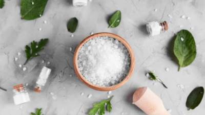 3 استعمالات للملح كعلاج فعّال لمشكلة الشعر الدهني