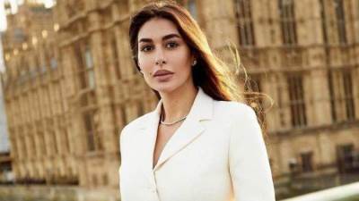 ياسمين صبري تتألق بالأبيض في أحدث جلسة تصوير